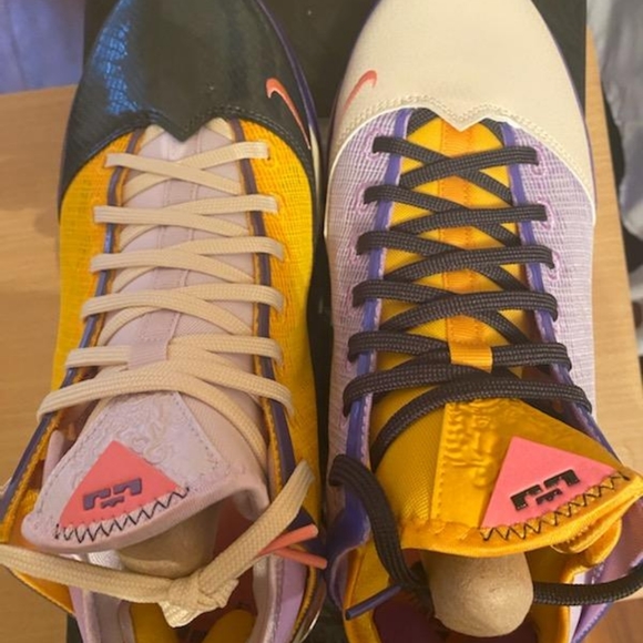 Mens 10 1/2 New NIKE LEBRON 19 low - Picture 2 of 4